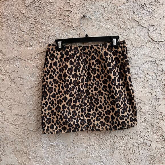 Twik Leopard Print Mini Skirt Size Medium - Picture 1 of 3